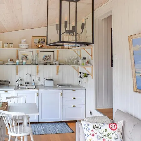 بيت للعطل 1 Bedroom Awesome In Skånevik